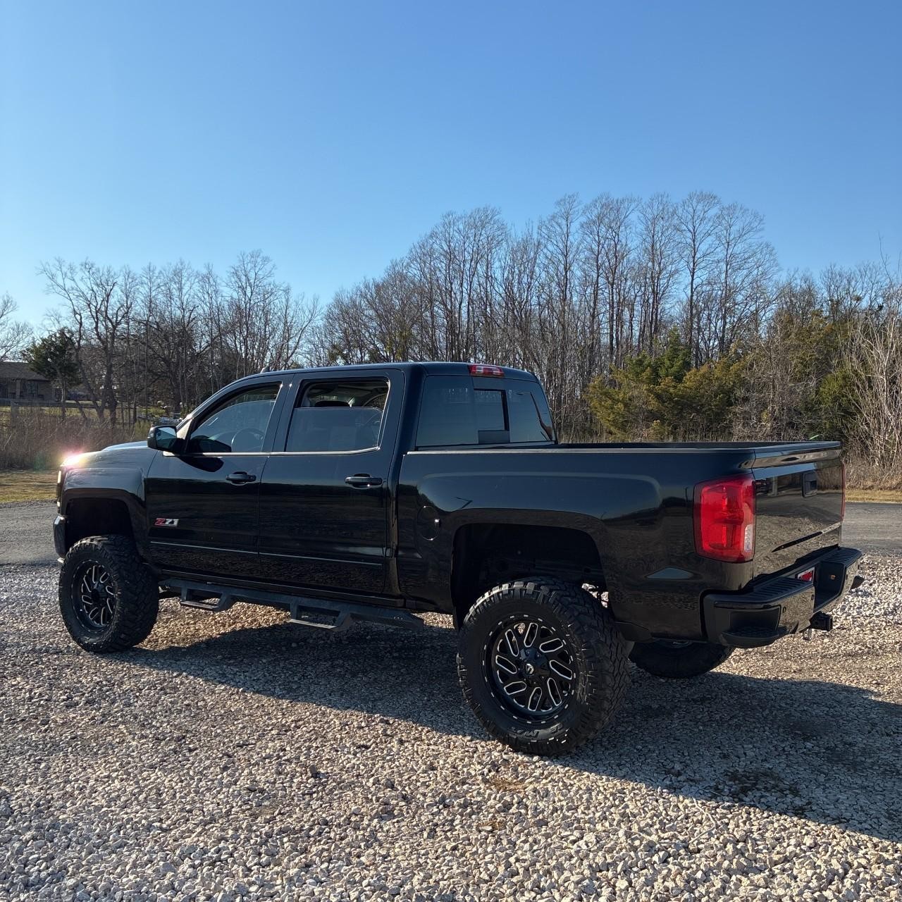 Chevrolet Silverado 1500 Vehicle Full-screen Gallery Image 3