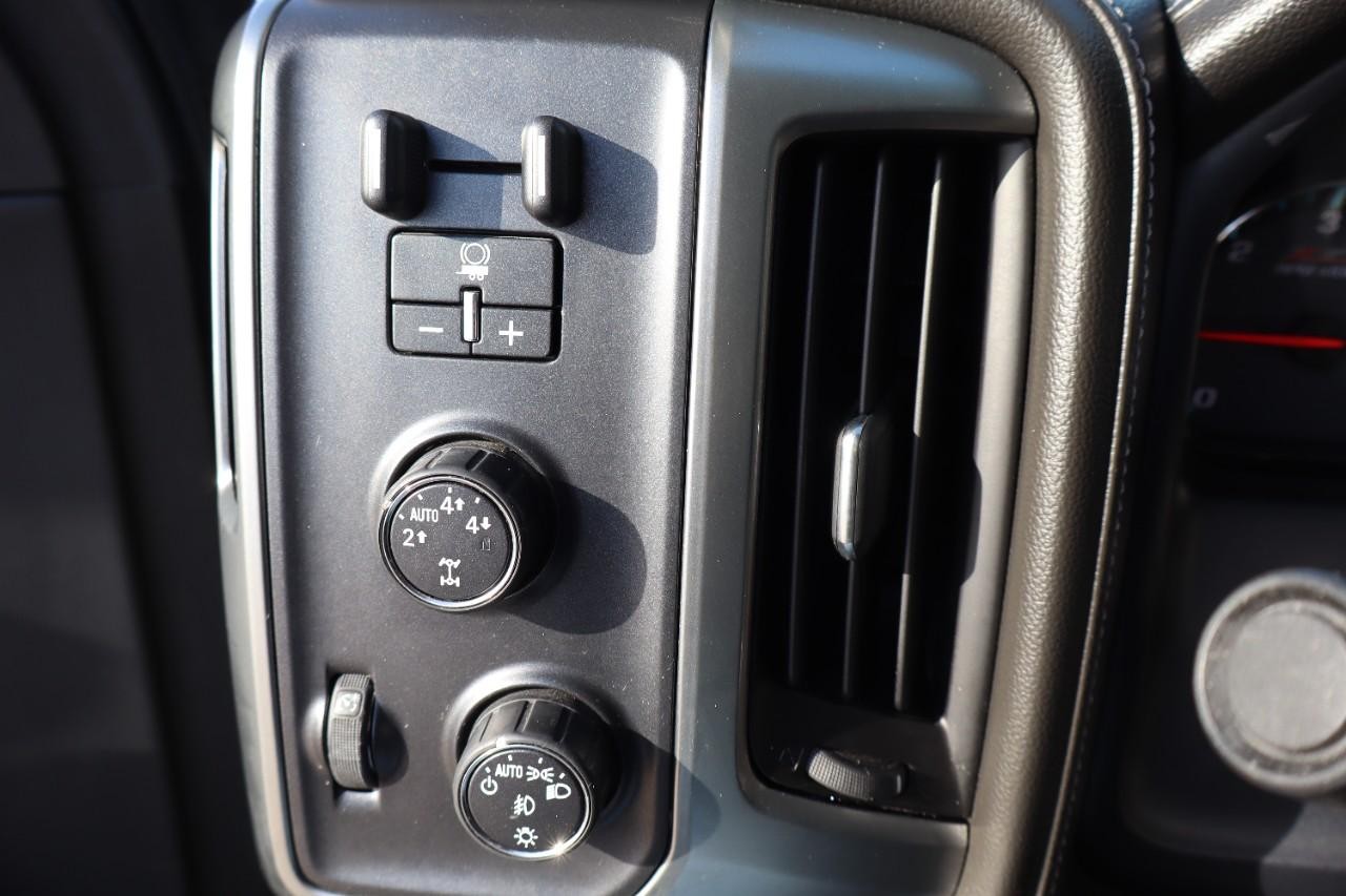 Chevrolet Silverado 1500 Vehicle Full-screen Gallery Image 18