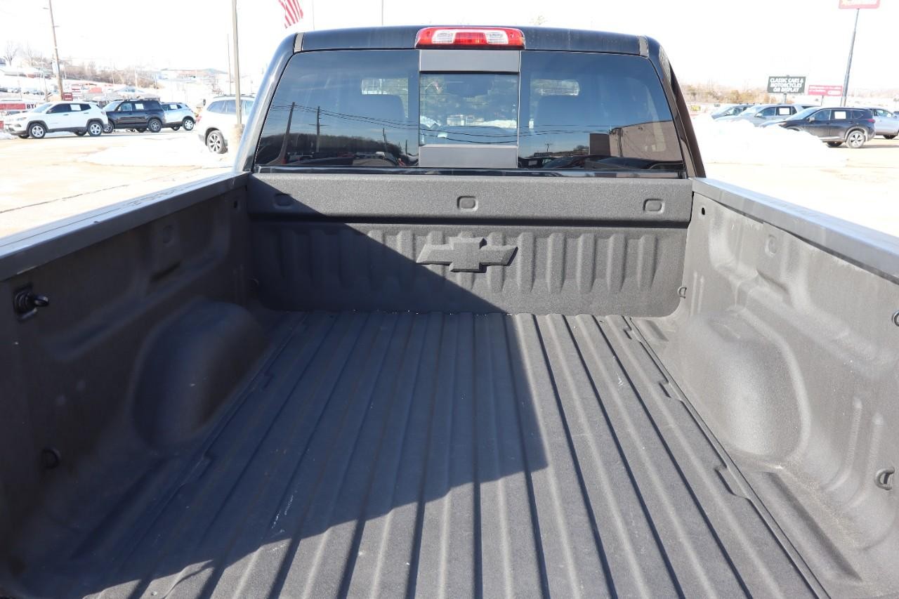 Chevrolet Silverado 1500 Vehicle Full-screen Gallery Image 21