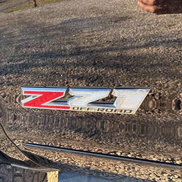 Chevrolet Silverado 1500 Vehicle Full-screen Gallery Image 8