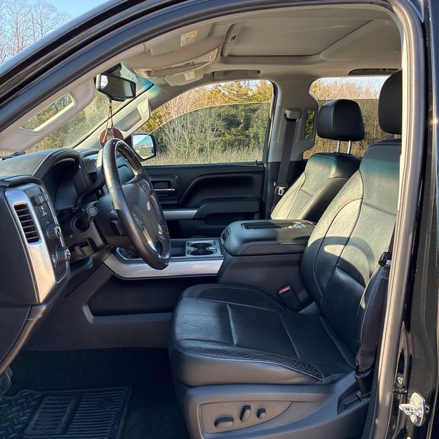 Chevrolet Silverado 1500 Vehicle Full-screen Gallery Image 9