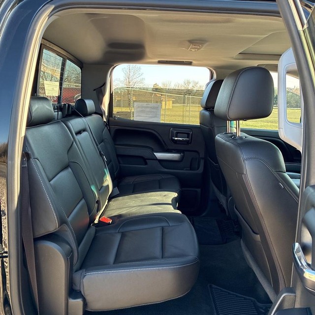 Chevrolet Silverado 1500 Vehicle Full-screen Gallery Image 12