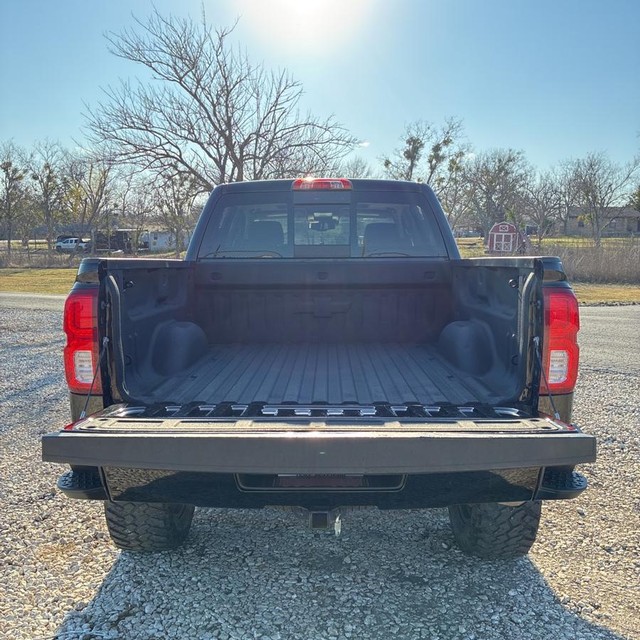 Chevrolet Silverado 1500 Vehicle Full-screen Gallery Image 13