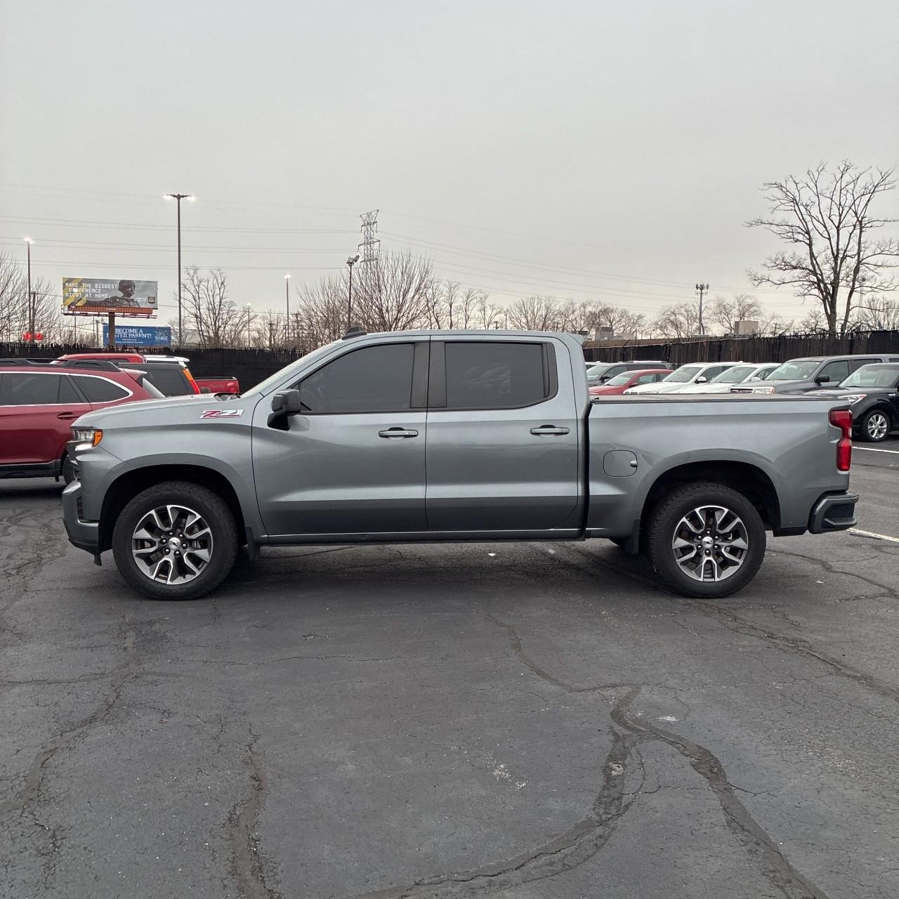 Chevrolet Silverado 1500 Vehicle Full-screen Gallery Image 2