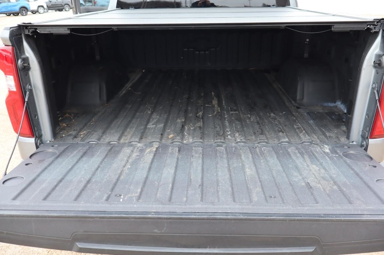 Chevrolet Silverado 1500 Vehicle Full-screen Gallery Image 19