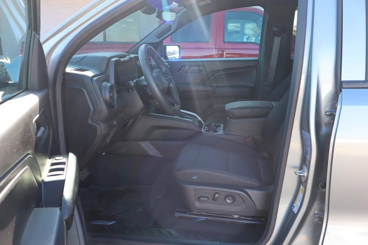 Chevrolet Colorado Vehicle Full-screen Gallery Image 10