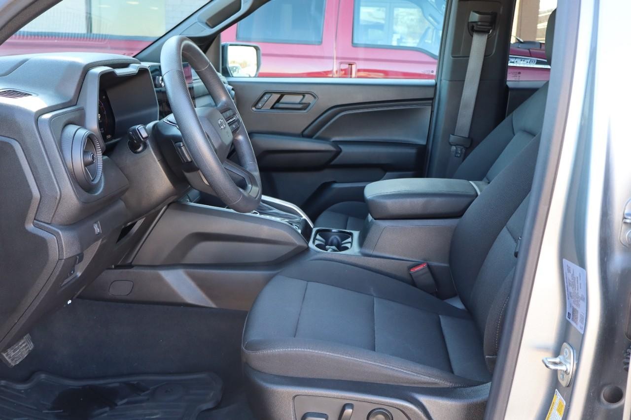 Chevrolet Colorado Vehicle Full-screen Gallery Image 13