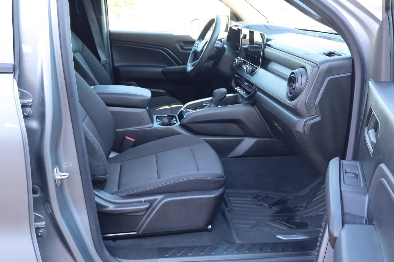 Chevrolet Colorado Vehicle Full-screen Gallery Image 26