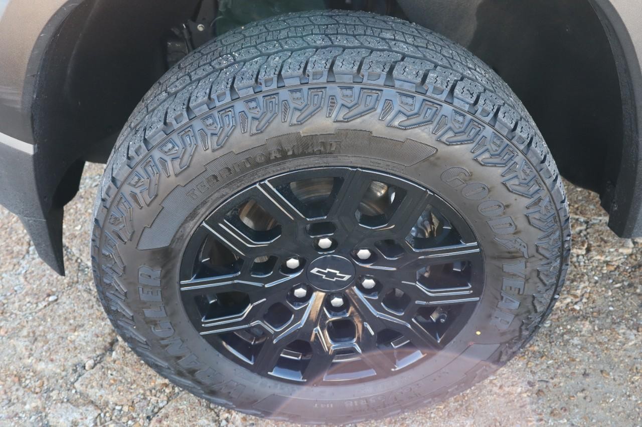 Chevrolet Colorado Vehicle Full-screen Gallery Image 27