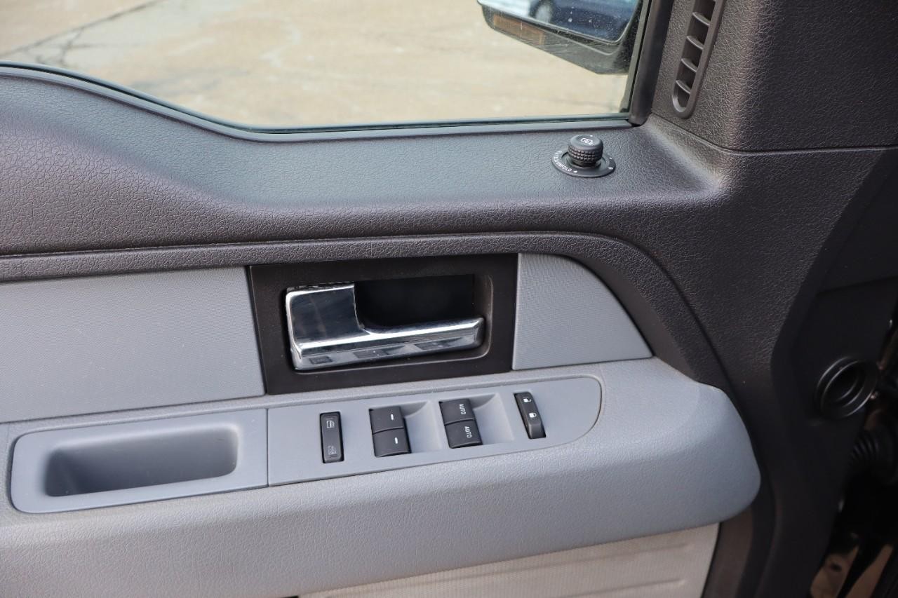 Ford F-150 Vehicle Full-screen Gallery Image 11