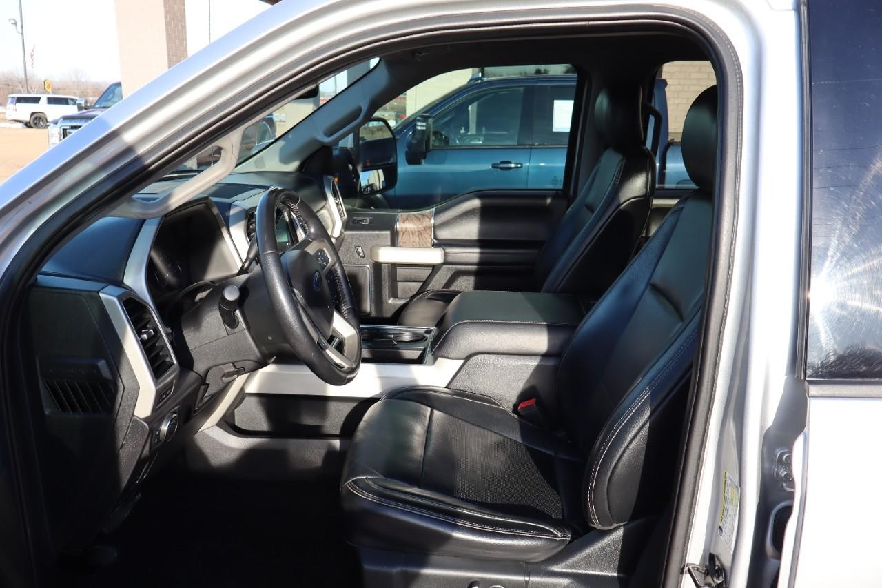 Ford Super Duty F-350 SRW Vehicle Full-screen Gallery Image 9