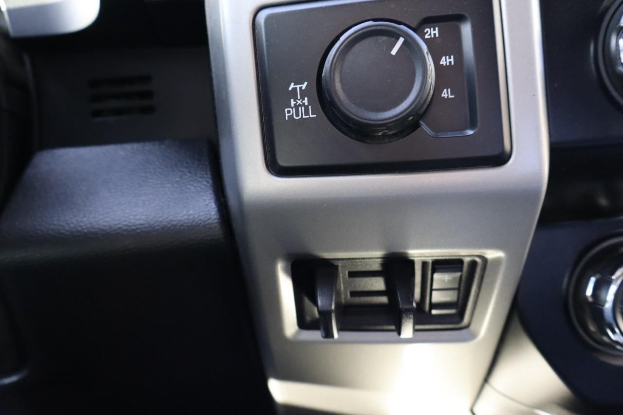 Ford Super Duty F-350 SRW Vehicle Full-screen Gallery Image 15