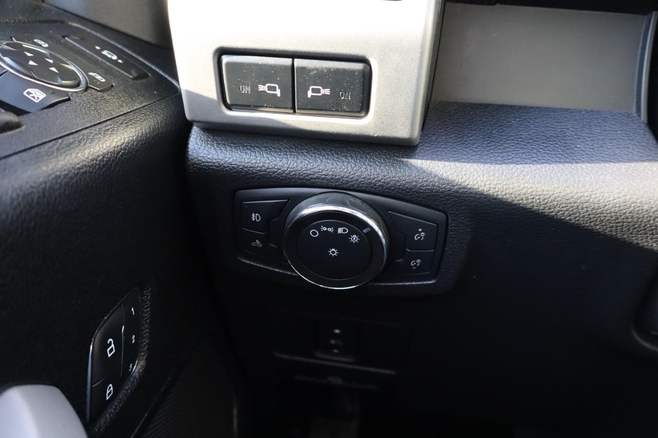 Ford Super Duty F-350 SRW Vehicle Full-screen Gallery Image 16