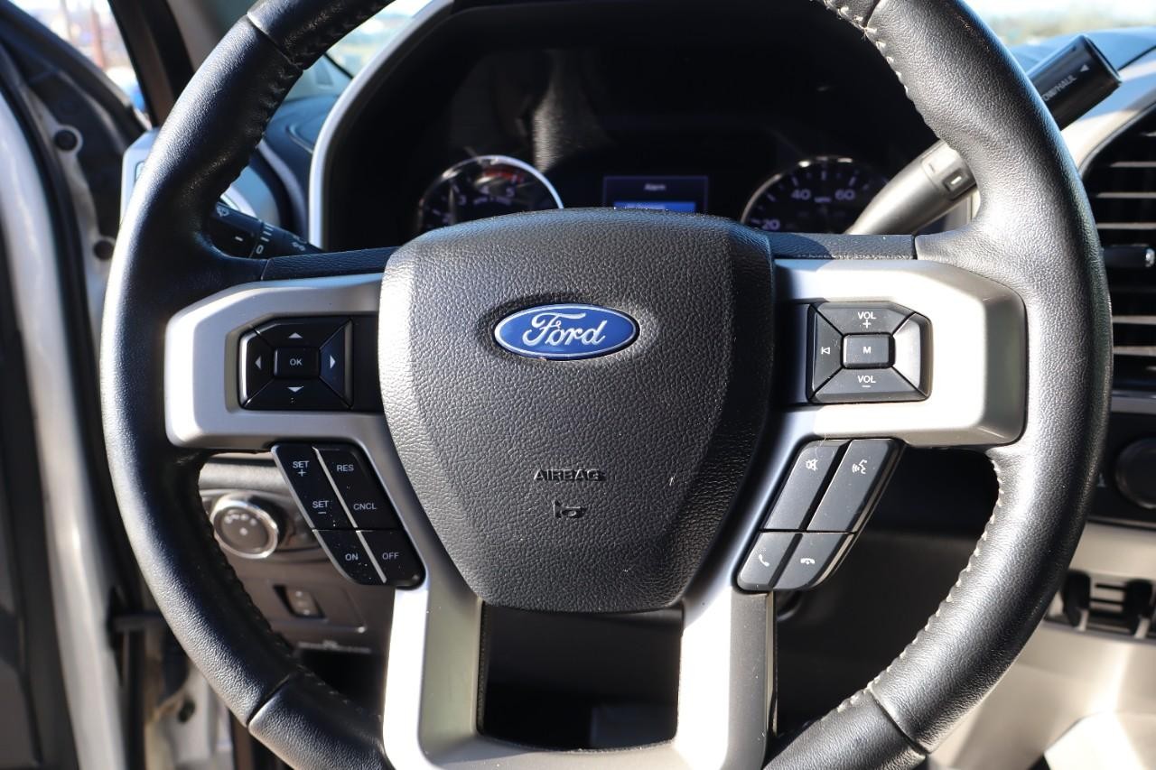 Ford Super Duty F-350 SRW Vehicle Full-screen Gallery Image 19
