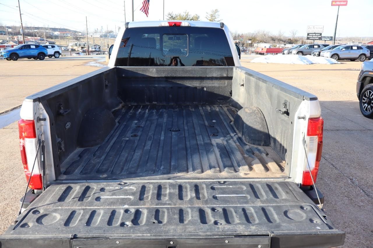 Ford Super Duty F-350 SRW Vehicle Full-screen Gallery Image 20