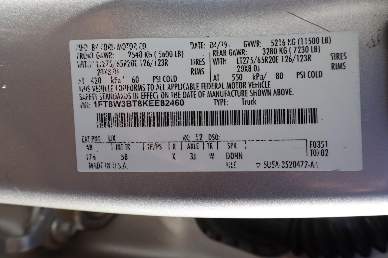 Ford Super Duty F-350 SRW Vehicle Full-screen Gallery Image 23