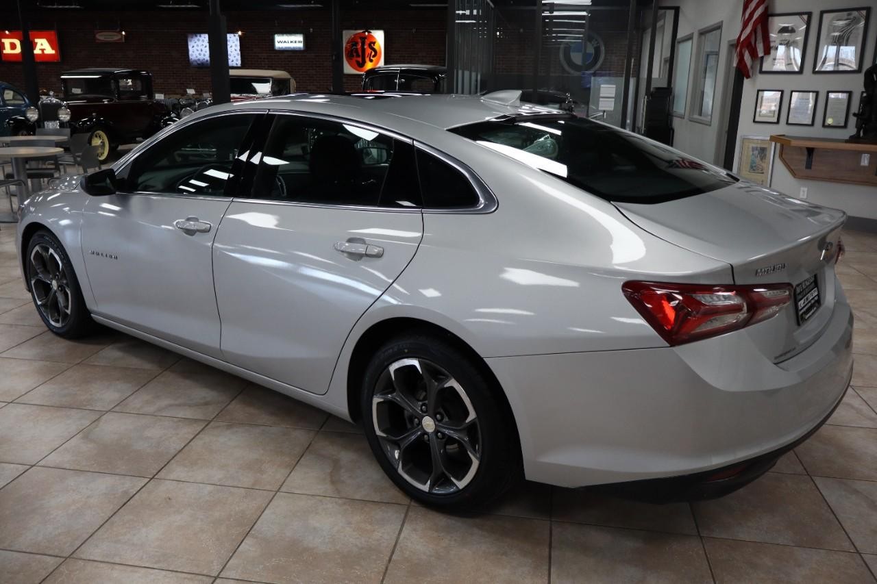 Chevrolet Malibu Vehicle Full-screen Gallery Image 3