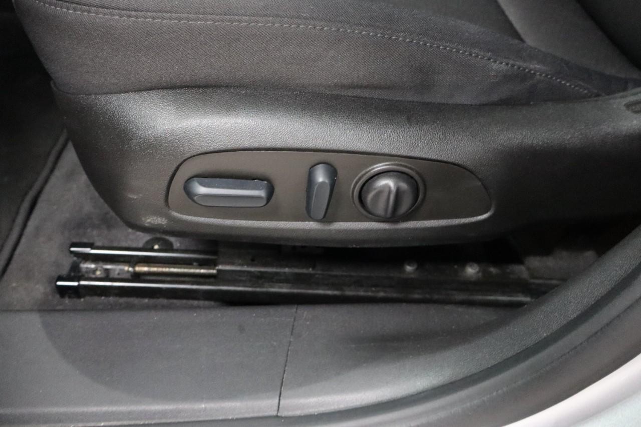 Chevrolet Malibu Vehicle Full-screen Gallery Image 11