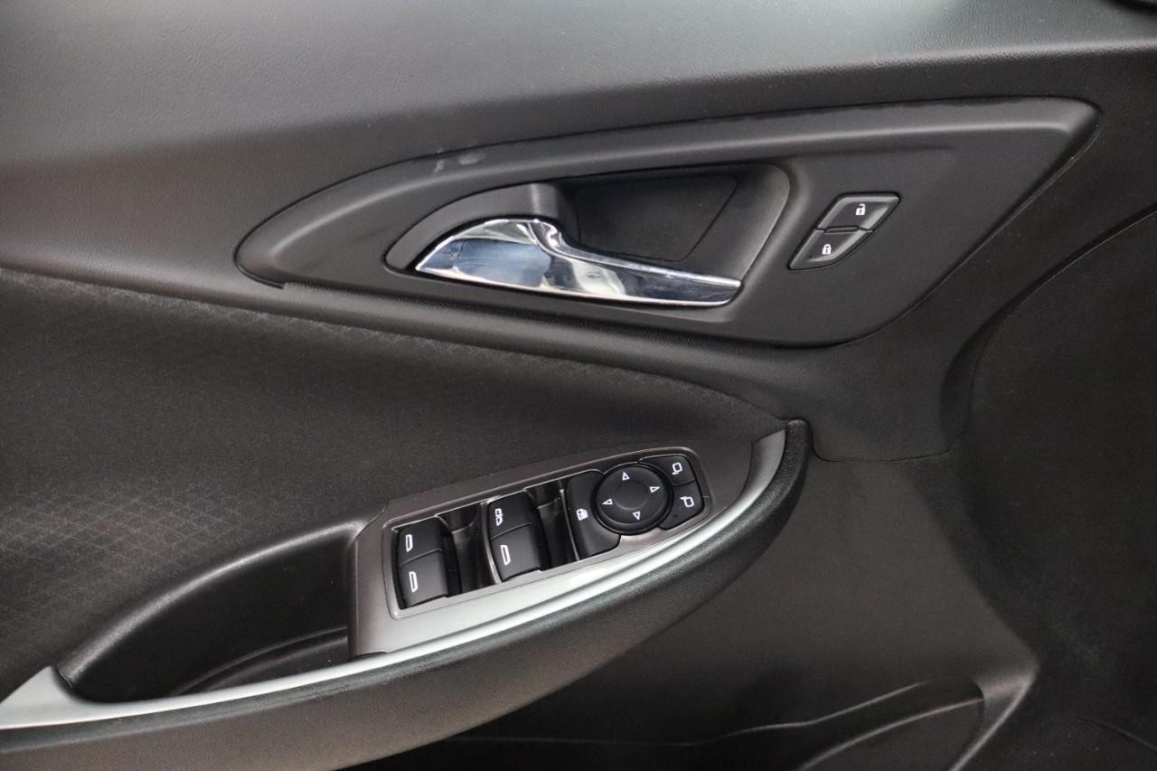 Chevrolet Malibu Vehicle Full-screen Gallery Image 12