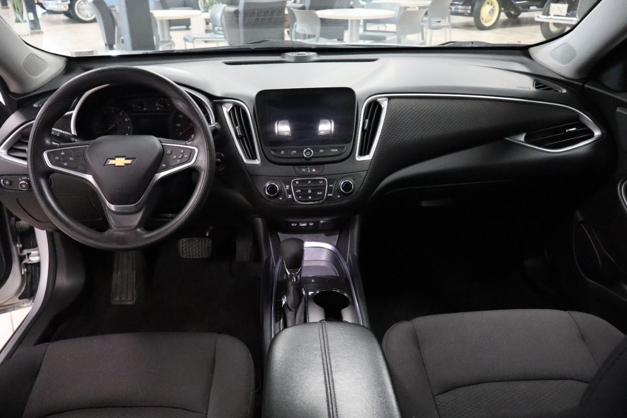 Chevrolet Malibu Vehicle Full-screen Gallery Image 13