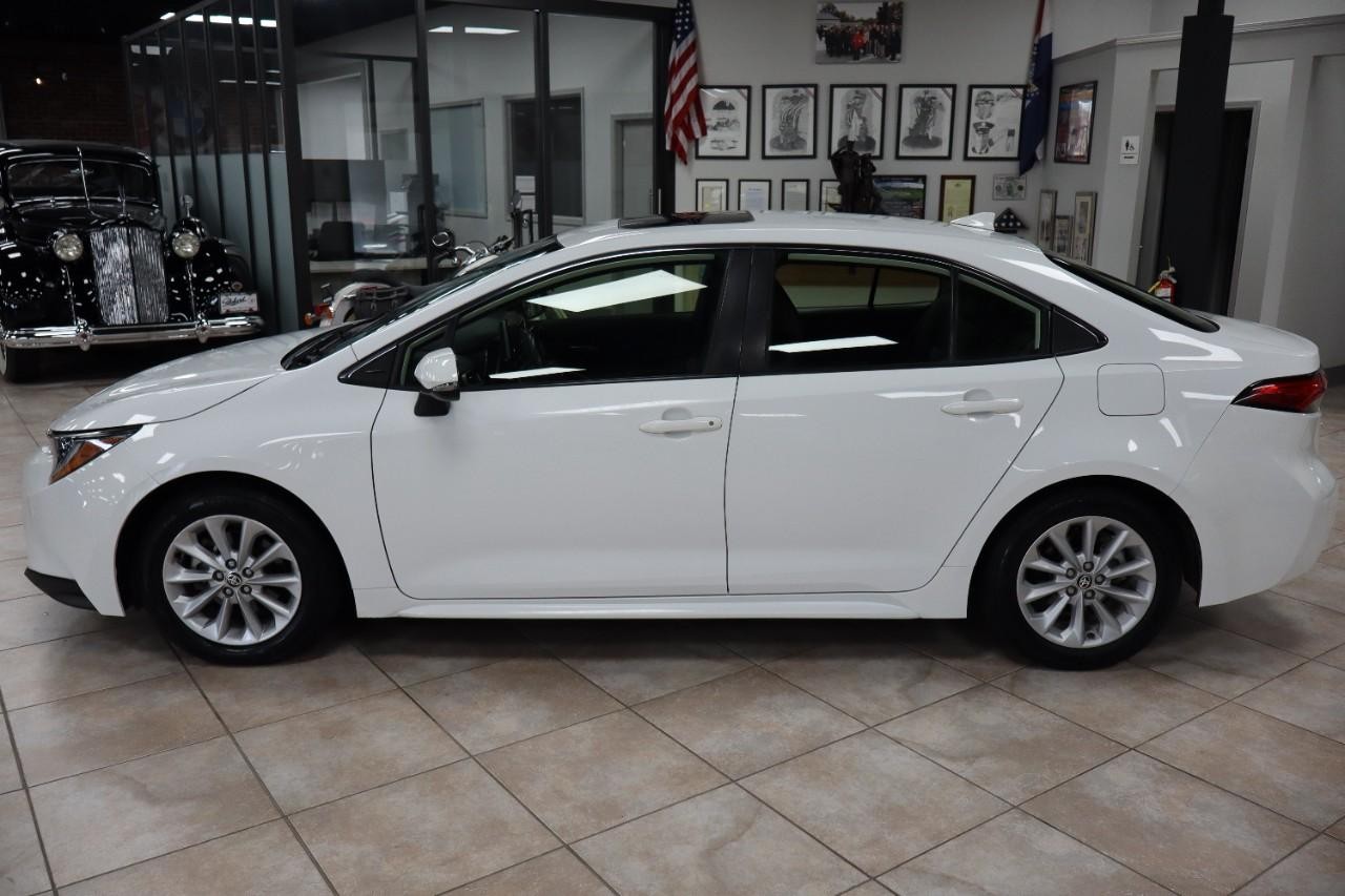 Toyota Corolla Vehicle Full-screen Gallery Image 2