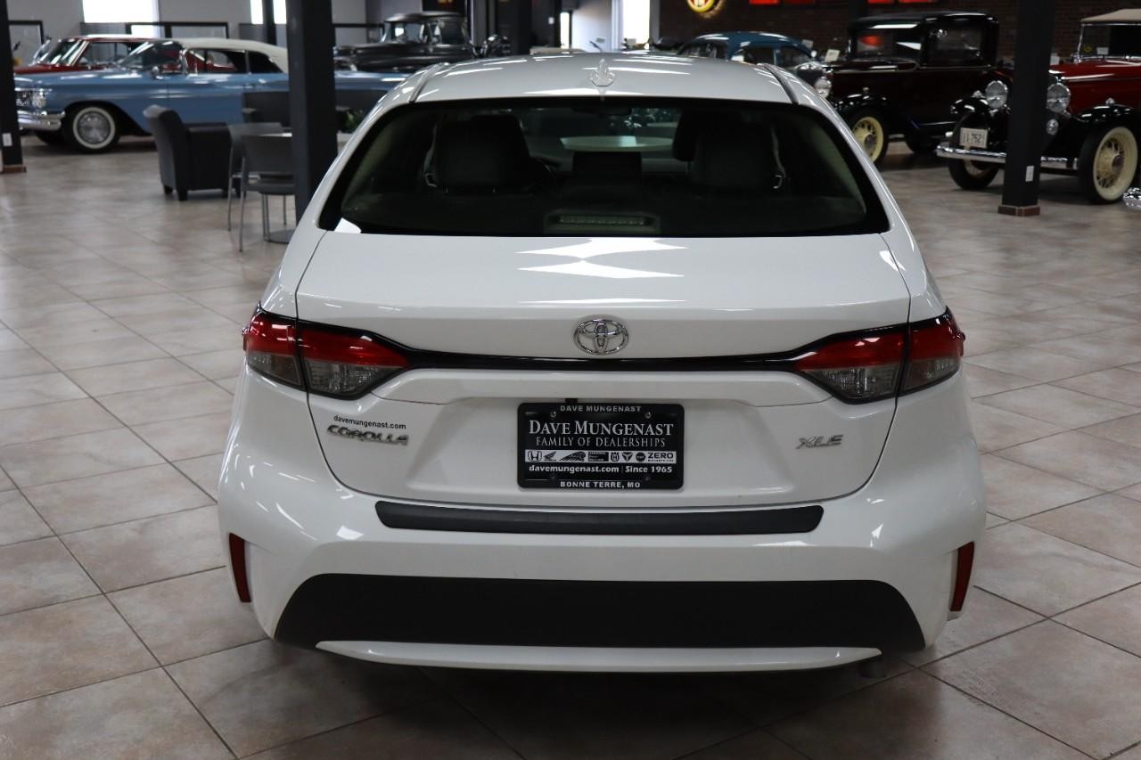 Toyota Corolla Vehicle Full-screen Gallery Image 4