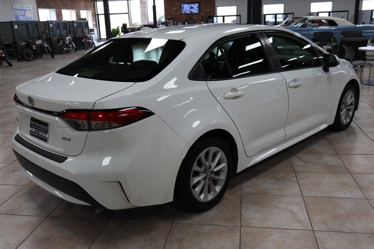 Toyota Corolla Vehicle Full-screen Gallery Image 5