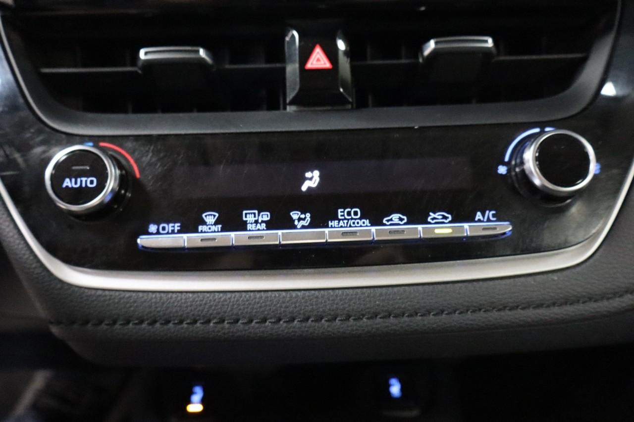 Toyota Corolla Vehicle Full-screen Gallery Image 17