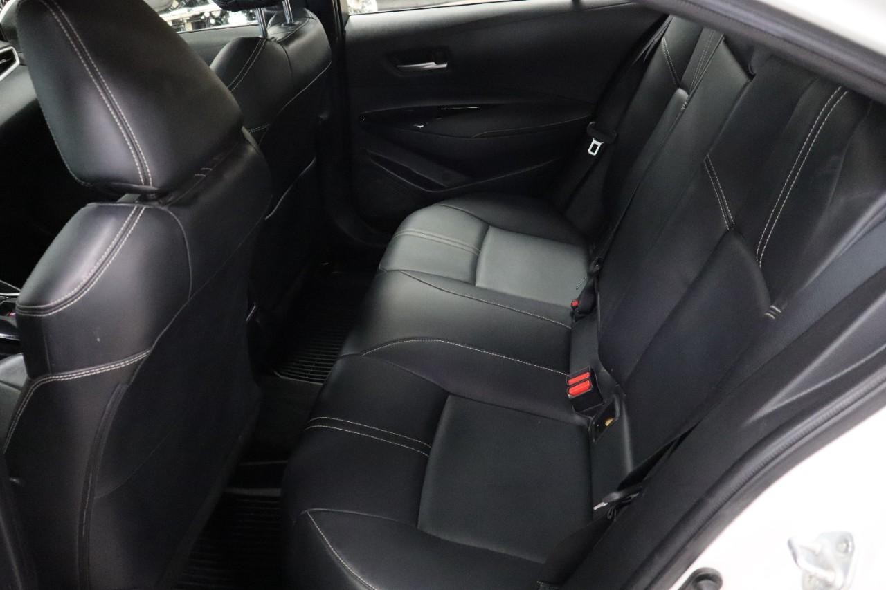 Toyota Corolla Vehicle Full-screen Gallery Image 19