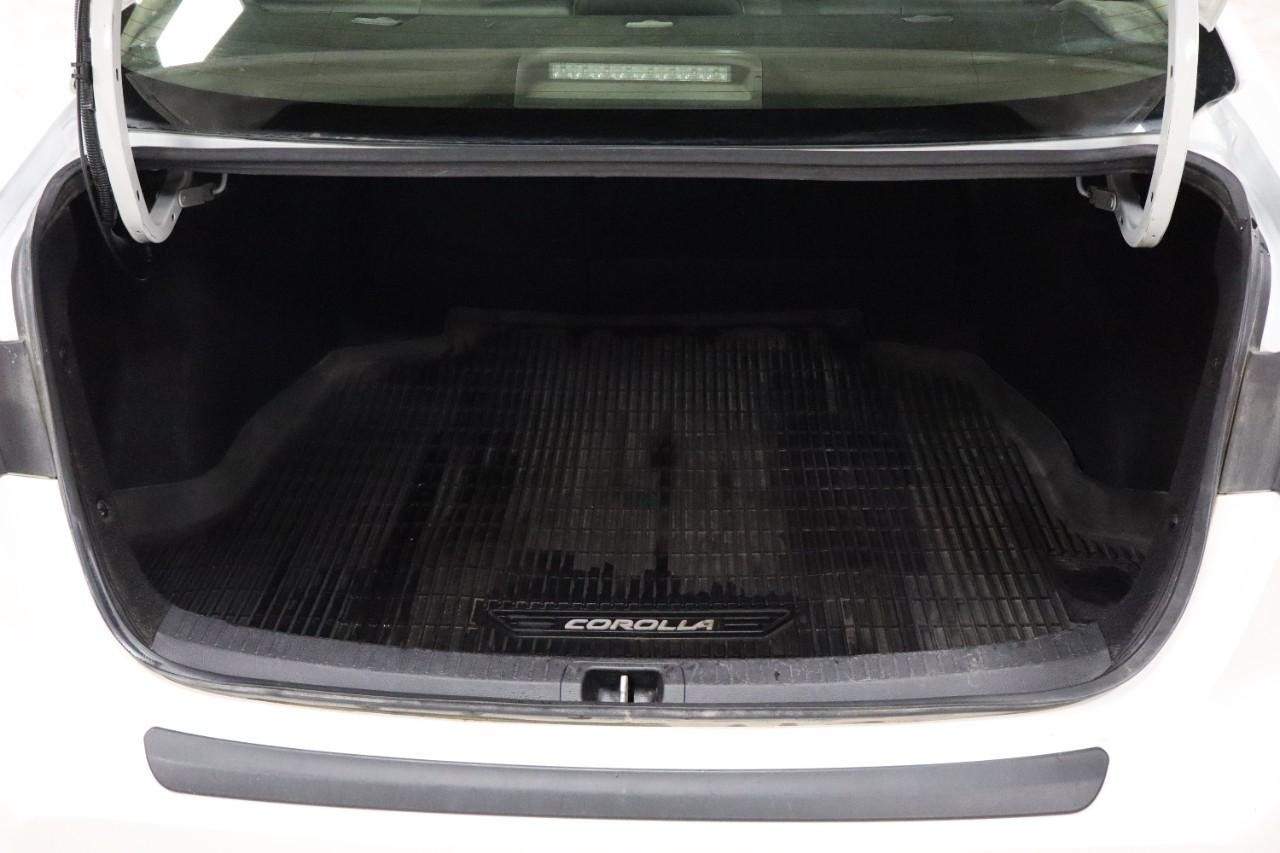 Toyota Corolla Vehicle Full-screen Gallery Image 20