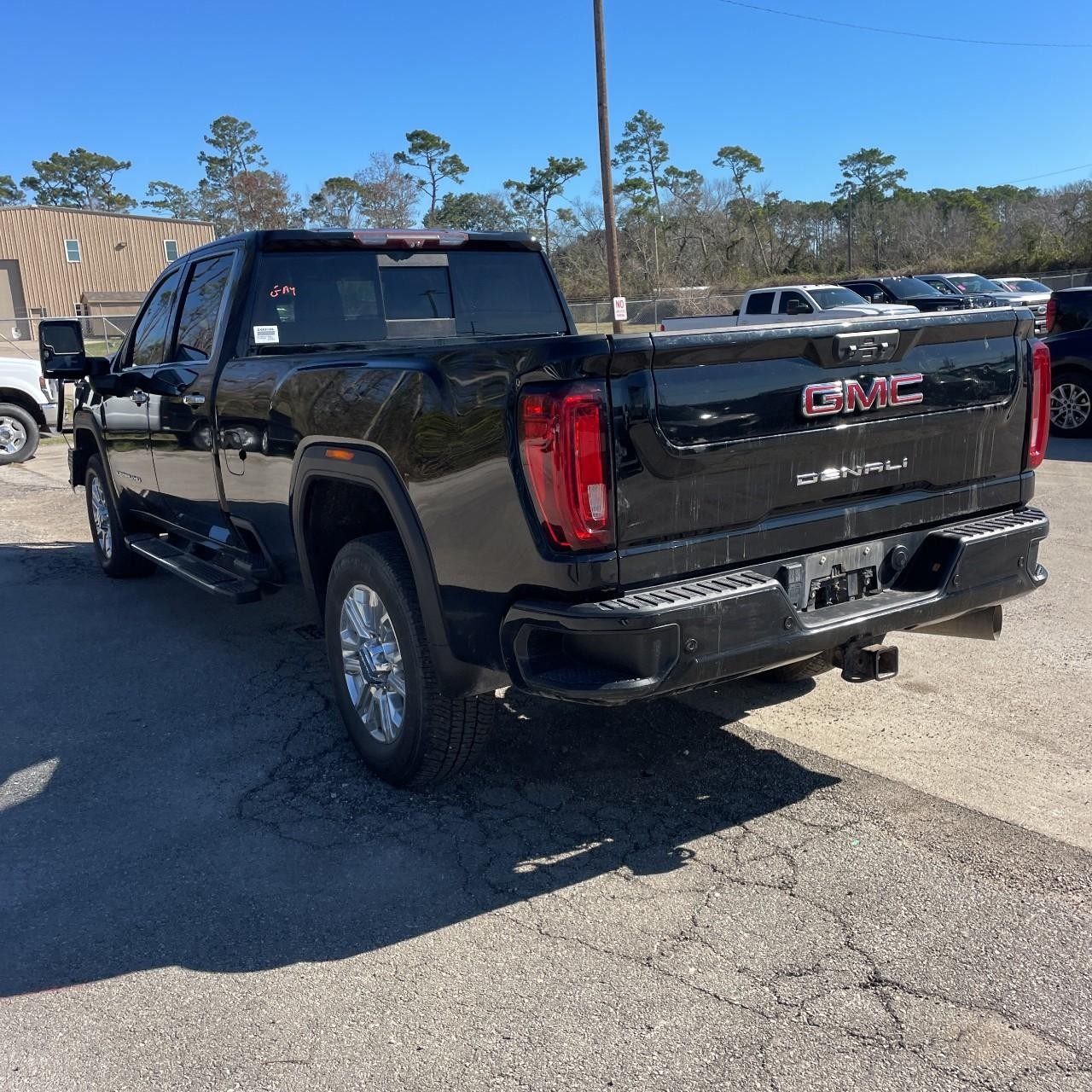 GMC Sierra 2500HD Vehicle Full-screen Gallery Image 3