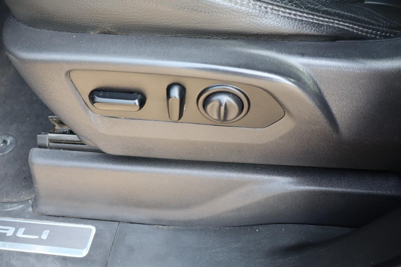 GMC Sierra 2500HD Vehicle Full-screen Gallery Image 11