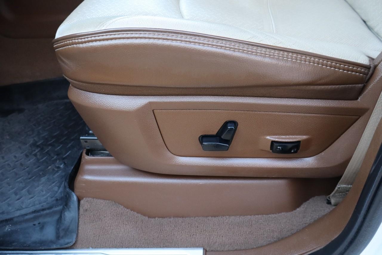 Ram 3500 Vehicle Full-screen Gallery Image 12