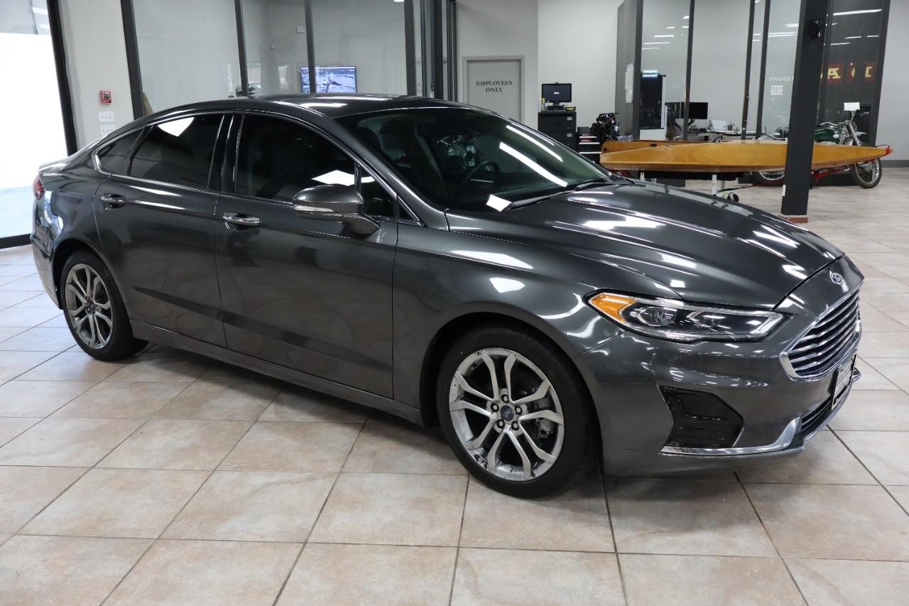 Ford Fusion Vehicle Full-screen Gallery Image 7