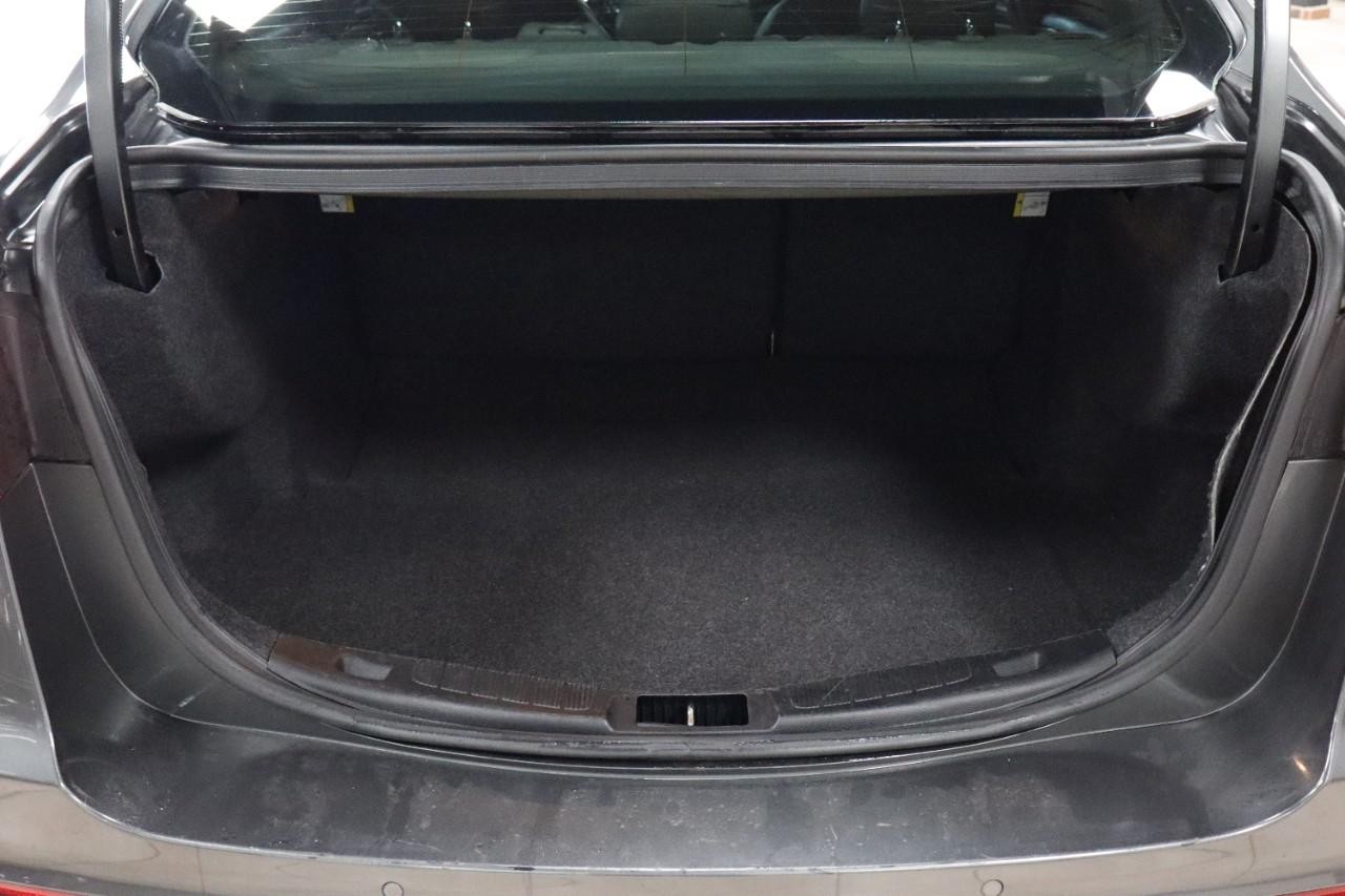 Ford Fusion Vehicle Full-screen Gallery Image 17