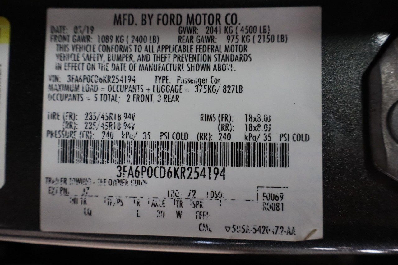 Ford Fusion Vehicle Full-screen Gallery Image 18