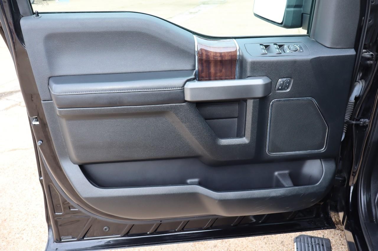 Ford F-150 Vehicle Full-screen Gallery Image 15