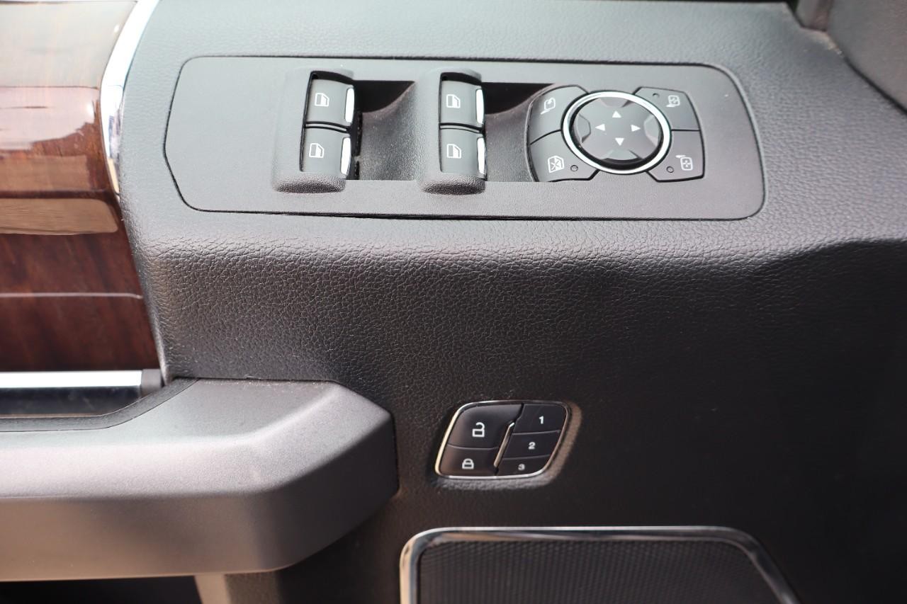 Ford F-150 Vehicle Full-screen Gallery Image 16