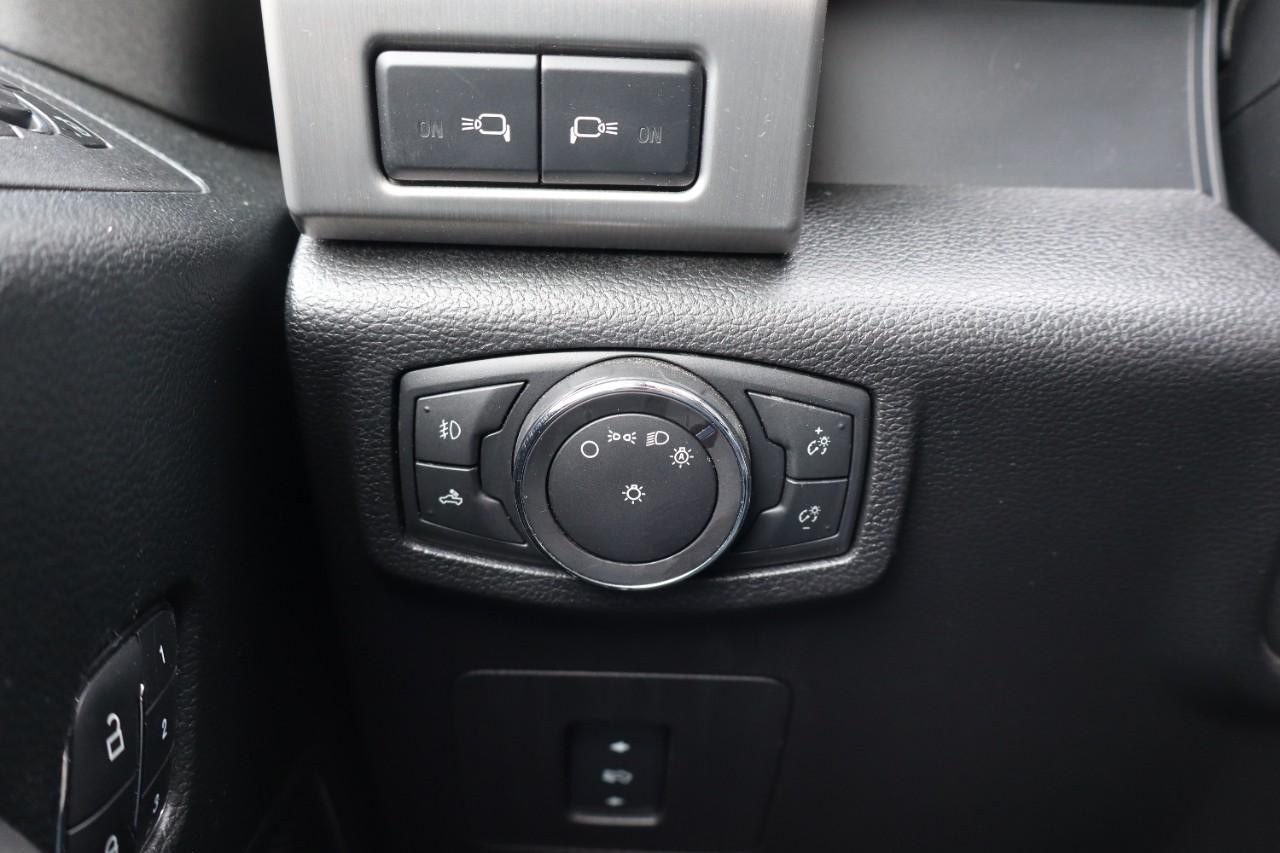 Ford F-150 Vehicle Full-screen Gallery Image 17