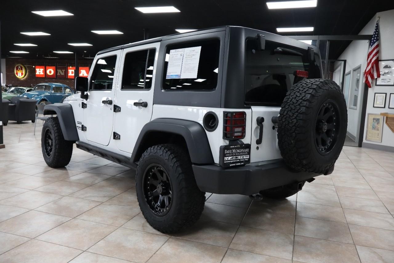 Jeep Wrangler Unlimited Vehicle Full-screen Gallery Image 3