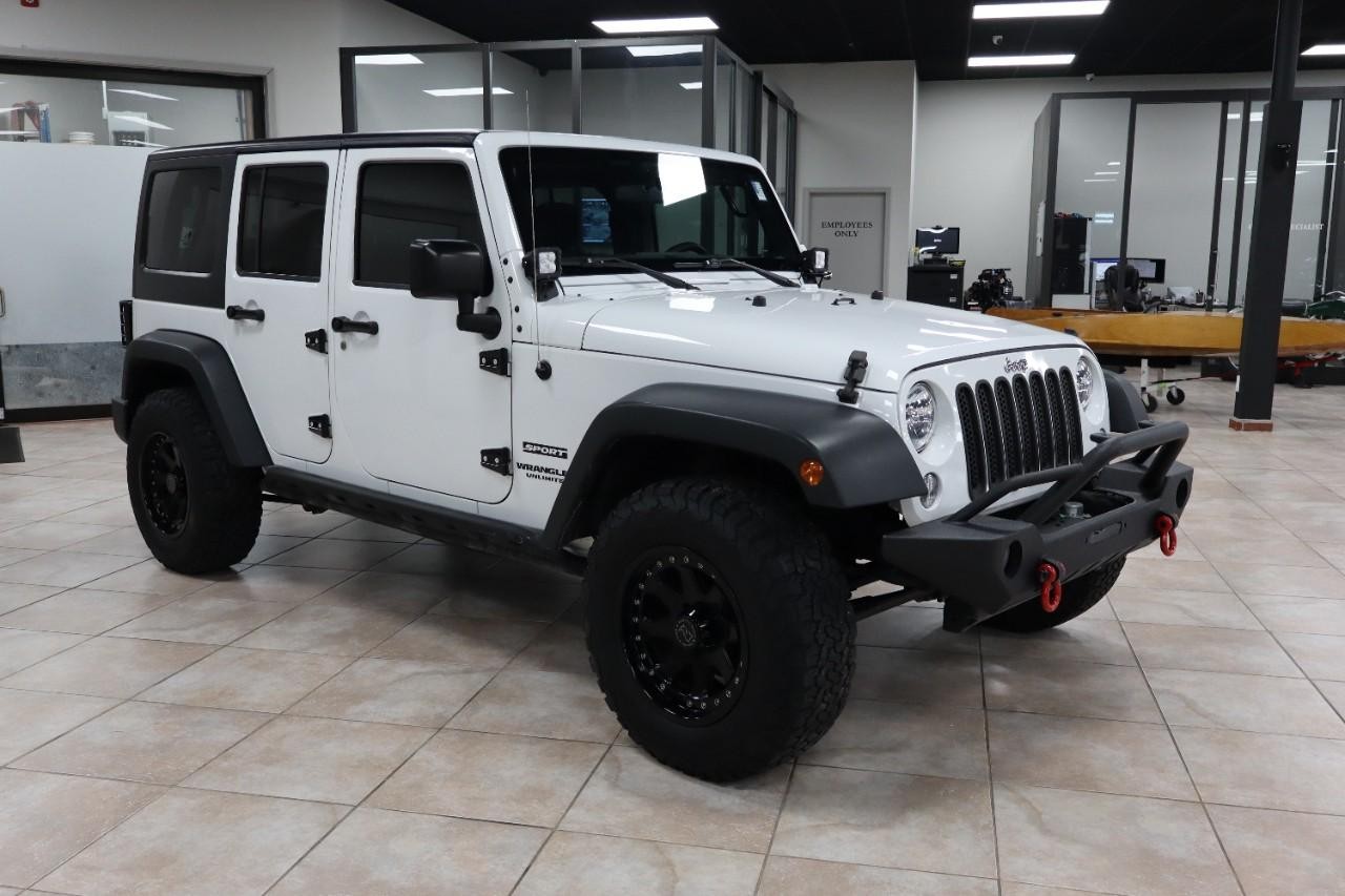 Jeep Wrangler Unlimited Vehicle Full-screen Gallery Image 10