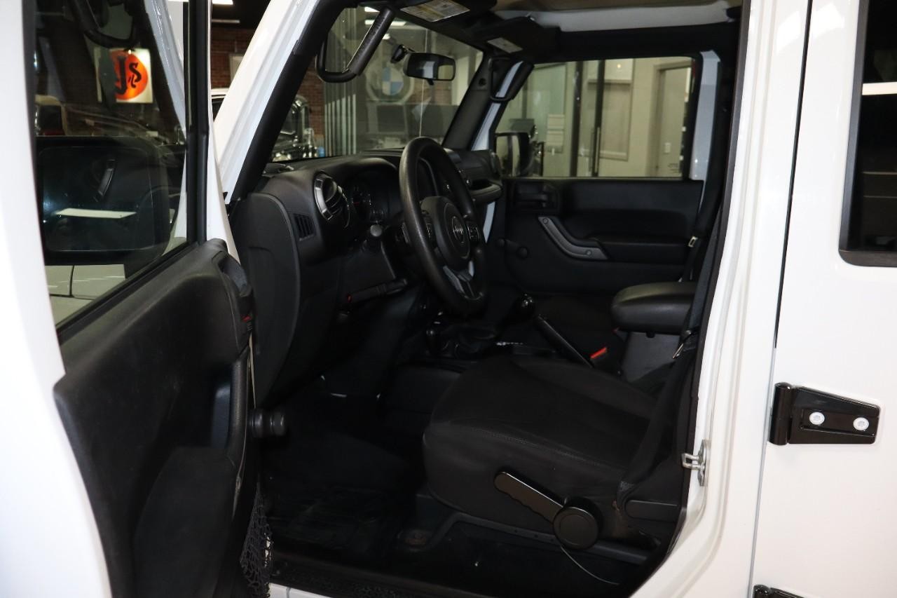 Jeep Wrangler Unlimited Vehicle Full-screen Gallery Image 14