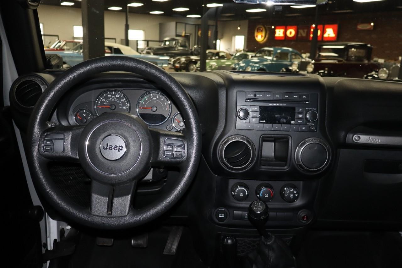 Jeep Wrangler Unlimited Vehicle Full-screen Gallery Image 15