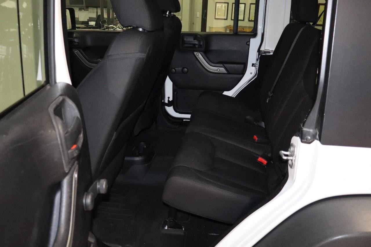 Jeep Wrangler Unlimited Vehicle Full-screen Gallery Image 20