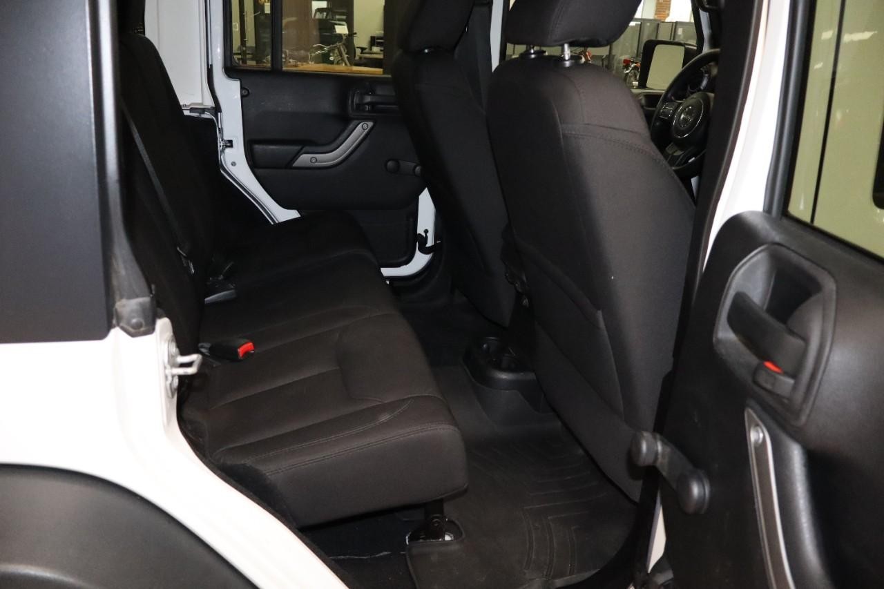 Jeep Wrangler Unlimited Vehicle Full-screen Gallery Image 21