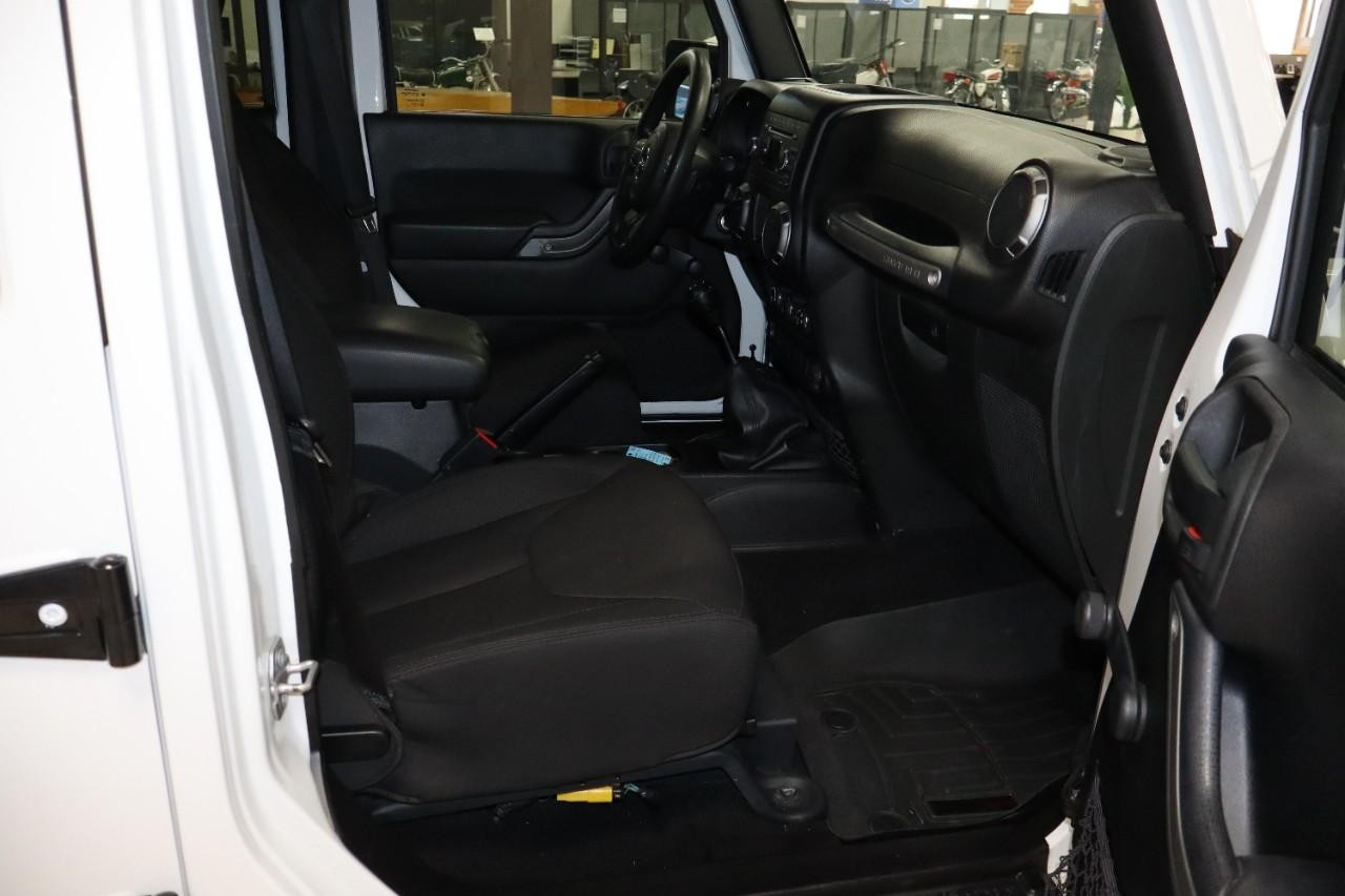 Jeep Wrangler Unlimited Vehicle Full-screen Gallery Image 22