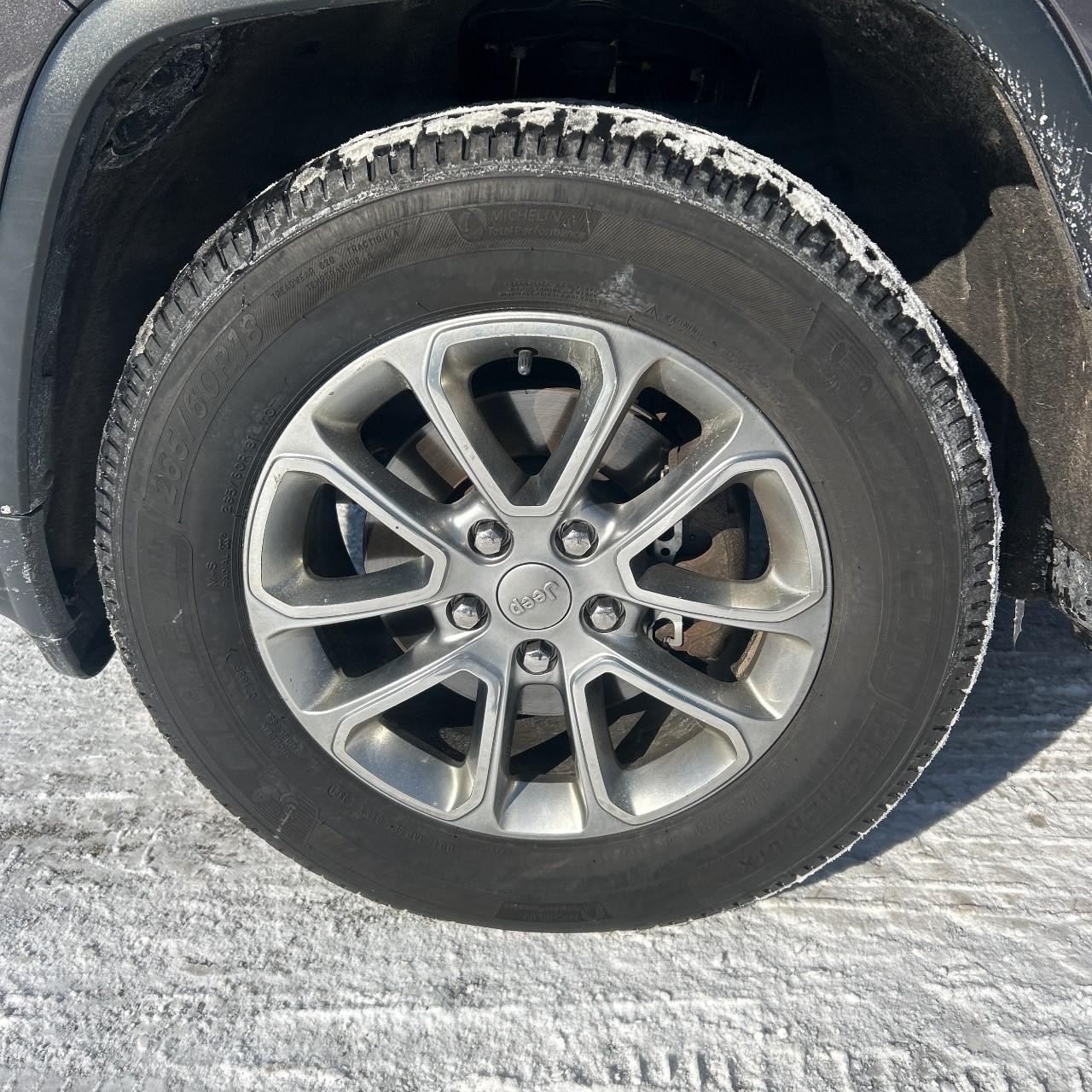 Jeep Grand Cherokee Vehicle Full-screen Gallery Image 9