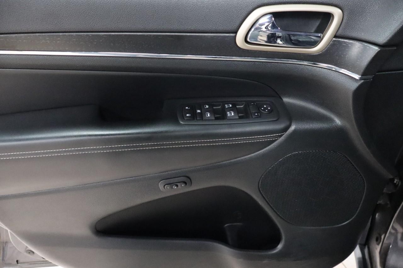 Jeep Grand Cherokee Vehicle Full-screen Gallery Image 11