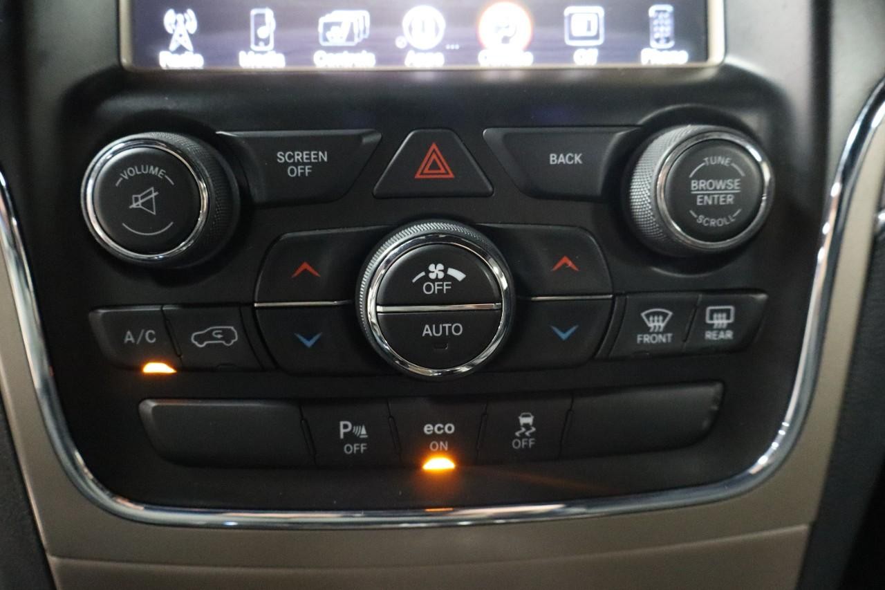Jeep Grand Cherokee Vehicle Full-screen Gallery Image 16