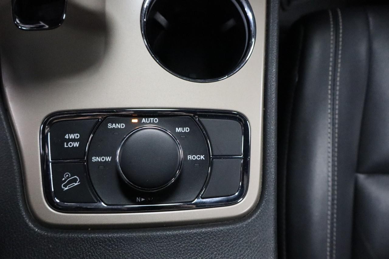 Jeep Grand Cherokee Vehicle Full-screen Gallery Image 17